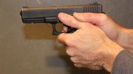 pistole gunpoint-308107 1280